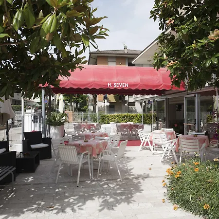 Hotel Seven-2