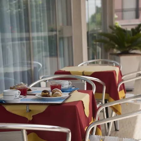 Hotel Seven-3